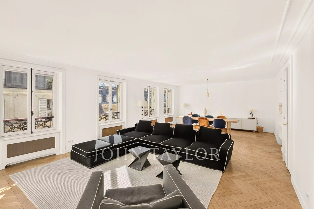 Apartment in Saint Thomas d'Aquin, Paris 7e Arrondissement, Paris 1 - 18509889