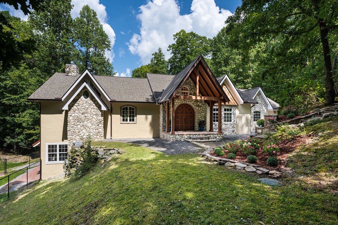 House in Laurel Park, North Carolina, United States 4 - 18894532