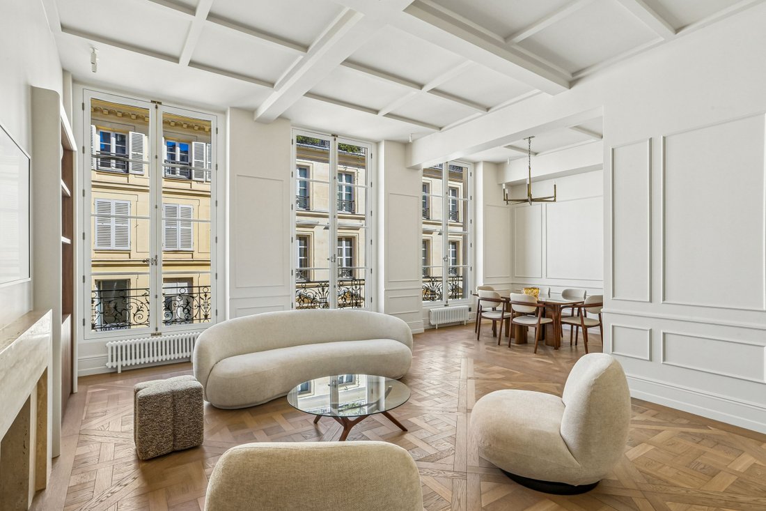 Apartment in Saint Germain l'Auxerrois, Paris 1er Arrondissement, Paris 1 - 18894382