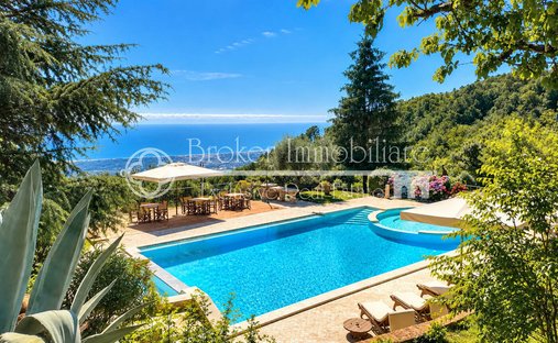 Villa in Pietrasanta, Tuscany, Italy 1