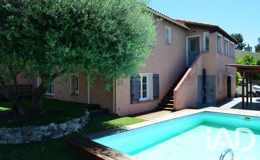 House in Nord Est, Ollioules, France 1