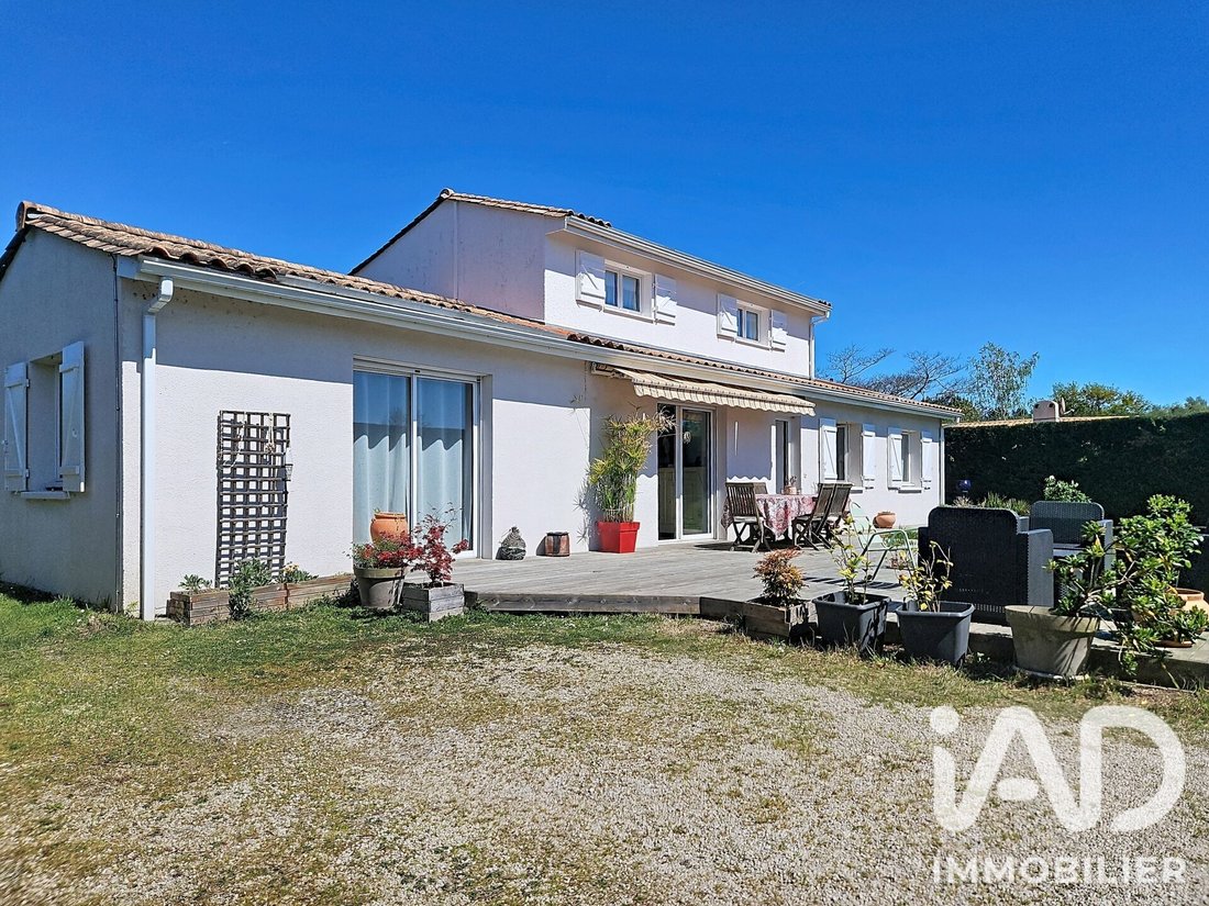 House in Saint-Medard-en-Jalles, Nouvelle-Aquitaine, France 2 - 18897336