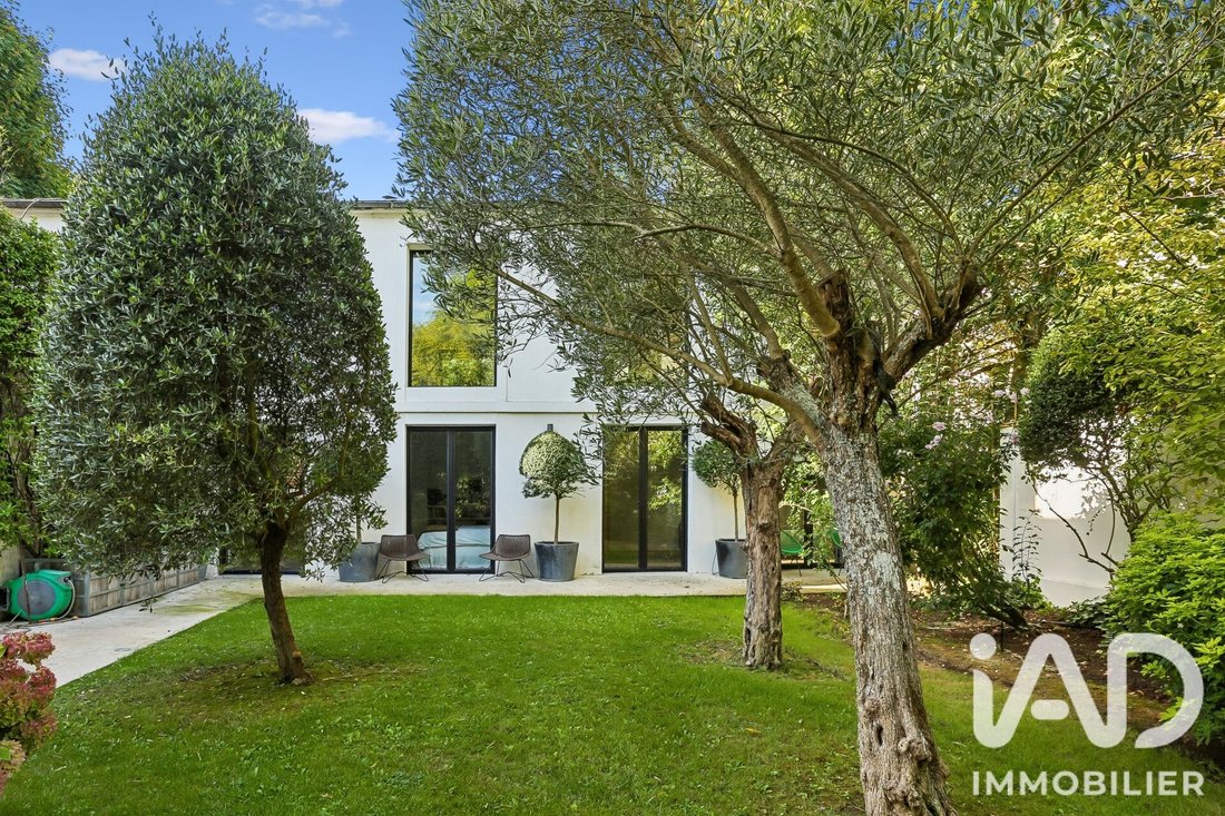 House in Côte Saint Louis, Garches, France 2 - 18897550
