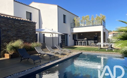 House in Nuaille-d'Aunis, Nouvelle-Aquitaine, France 1