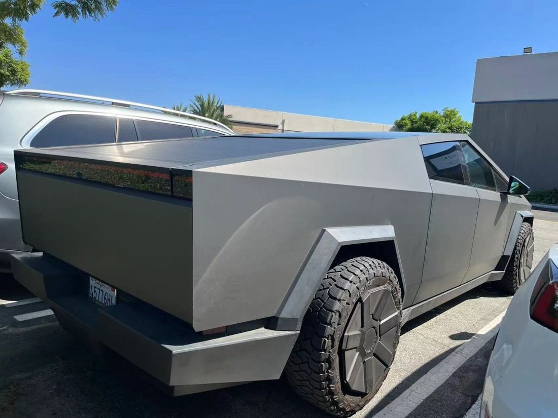 Pickup in Costa Mesa, CA, United States 2 - 18894942