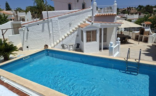 Chalet in Calp / Calpe, Valencian Community, Spain 1