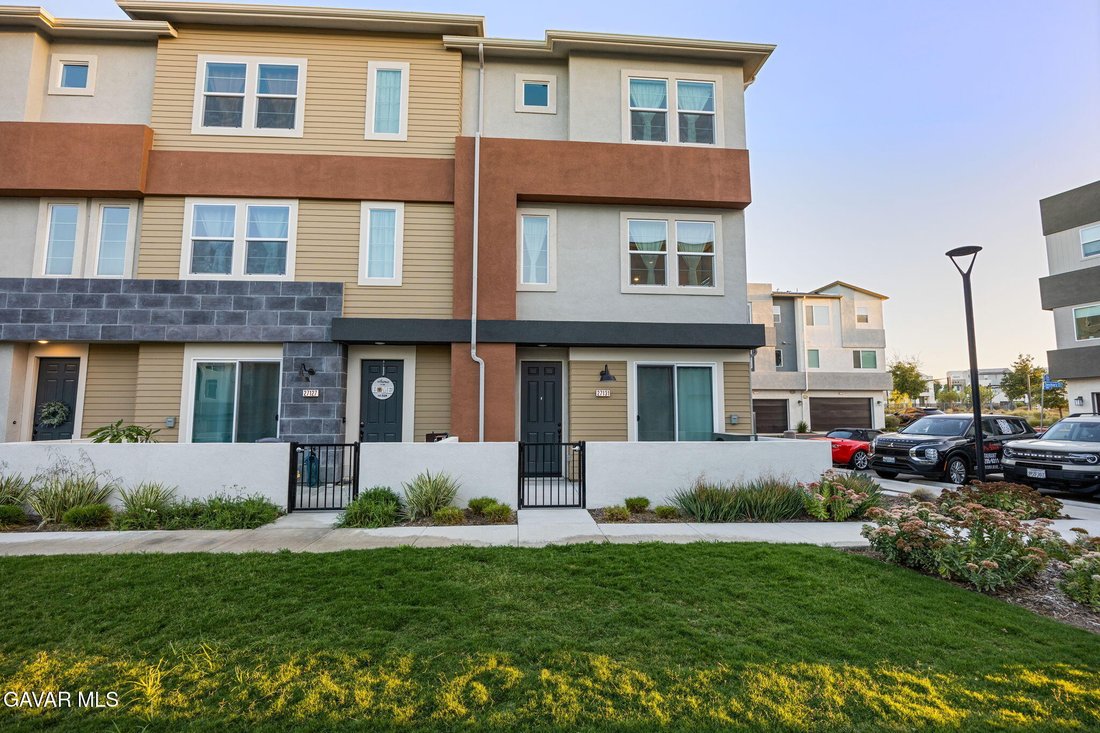 Condominio a Santa Clarita, California, Stati Uniti 2 - 18895161
