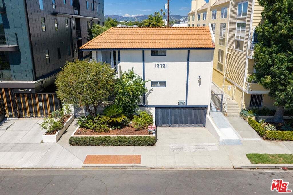 Los Angeles, California, United States 5 - 18899469