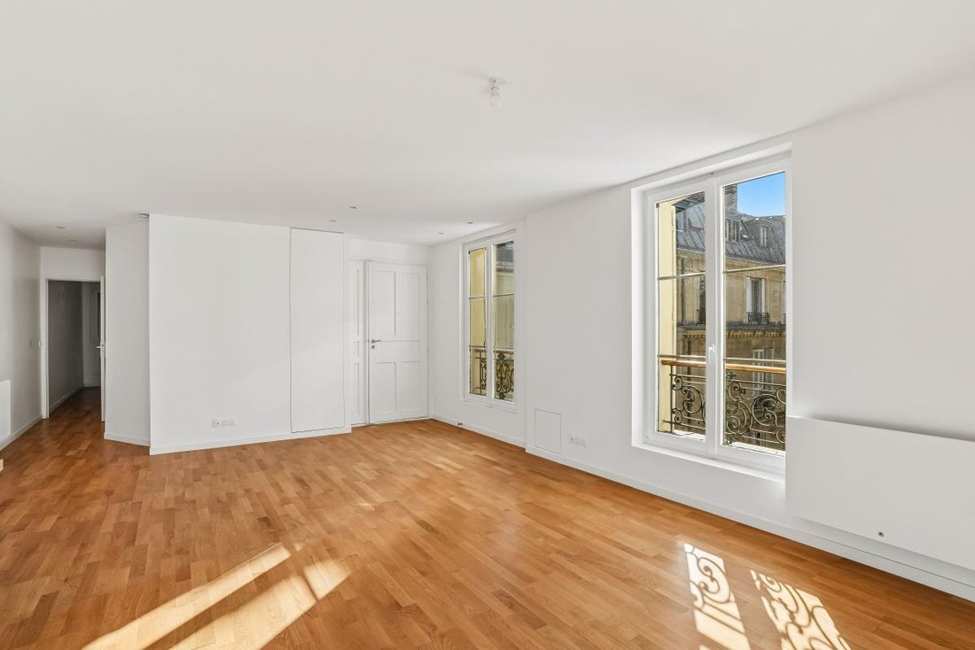 Apartment in Elysées-Madeleine, Paris 8e Arrondissement, Paris 4 - 18901077