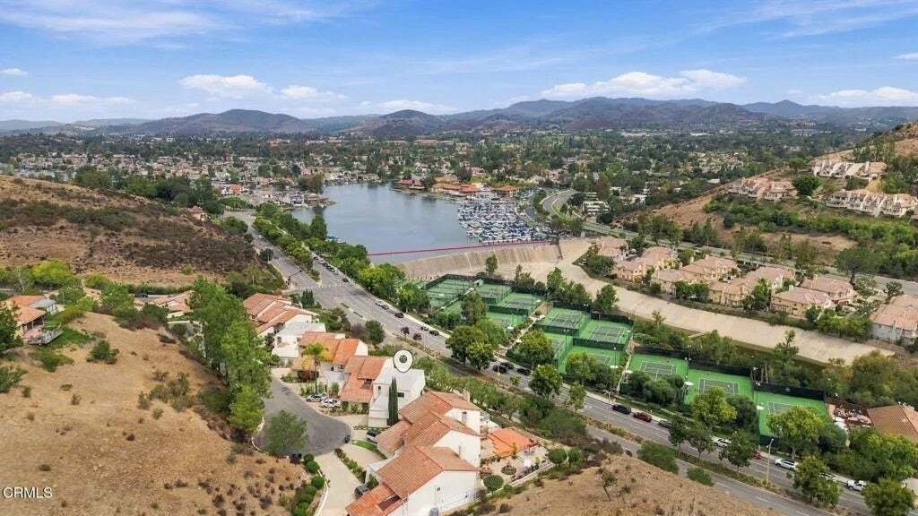 Condo in Thousand Oaks, California, United States 1 - 18900245