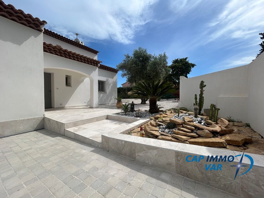 Villa in Sanary-sur-Mer, Provence-Alpes-Côte d'Azur, France 3 - 18902578