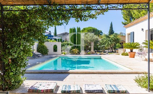 Villa in Saint-Rémy-de-Provence, Provence-Alpes-Côte d'Azur, France 1
