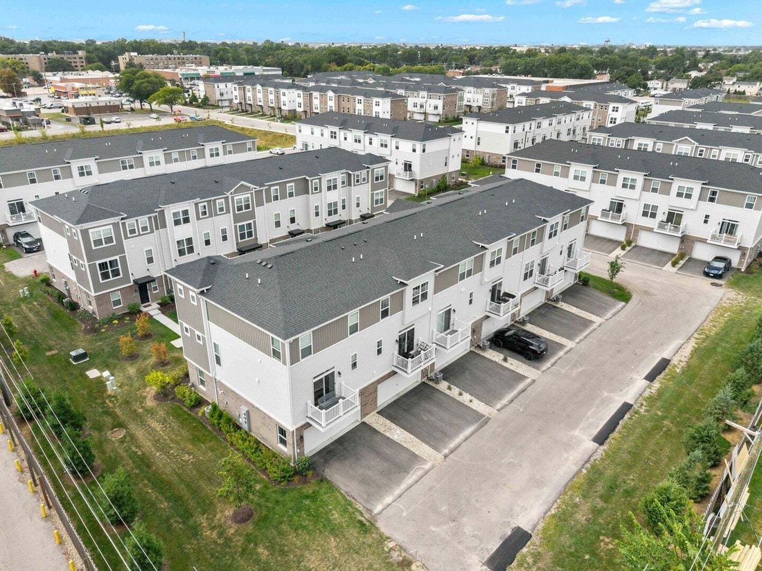 Townhouse in Des Plaines, Illinois, United States 3 - 18900479