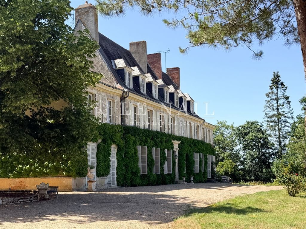 Castle in Airvault, Nouvelle-Aquitaine, France 4 - 18901399