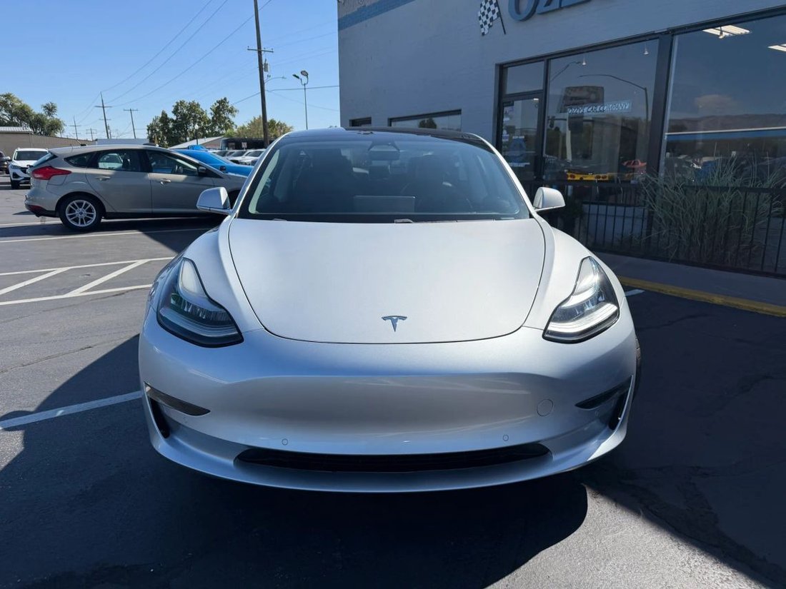 Sedan in Garden City, ID, United States 3 - 18901784