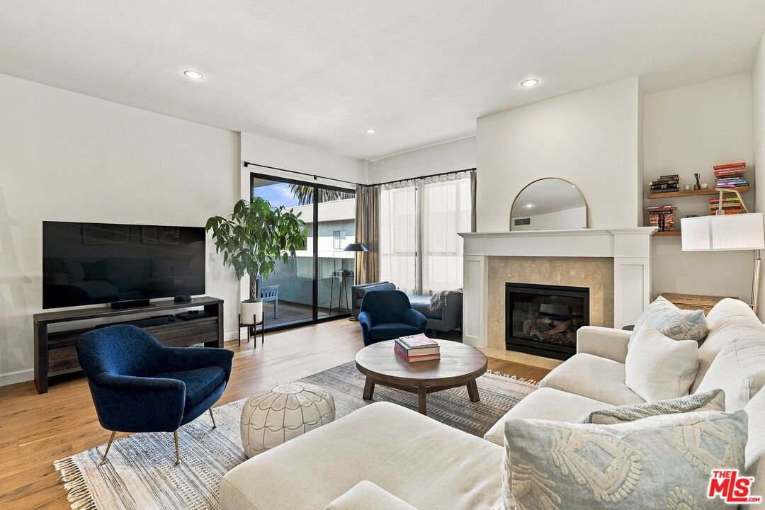 Condo in Los Angeles, California, United States 3 - 18900963