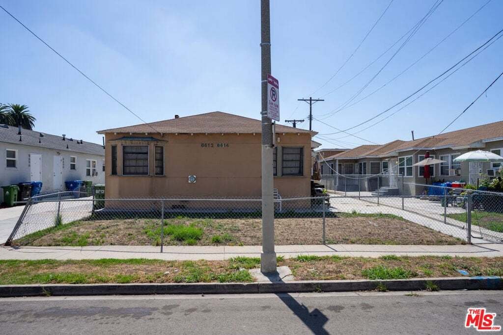 Los Angeles, California, United States 2 - 18899430