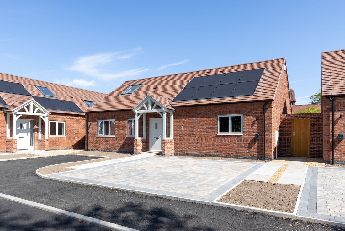 Bungalow in Chaddesley Corbett, England 5 - 18895815