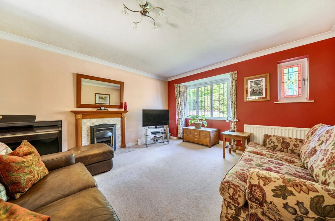 House in Fivensgreen, Horsham, England 4 - 17874923