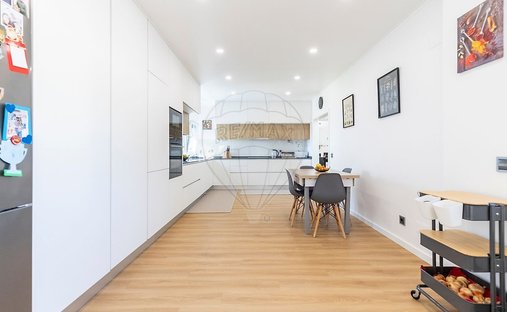 House in Silveira, Lisbon, Portugal 1