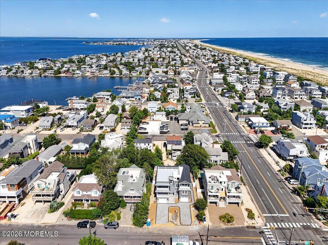 House in Ship Bottom, New Jersey, United States 4 - 18567008