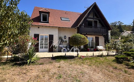 House in Jouars-Pontchartrain, Ile-de-France, France 1