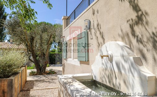 Villa in Paradou, Provence-Alpes-Côte d'Azur, France 1