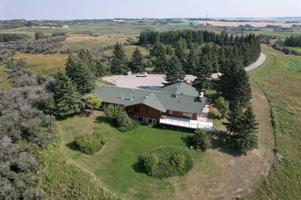 House in Madden, Alberta, Canada 1 - 18902150