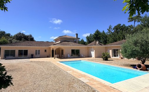 Villa in Soulac-sur-Mer, Nouvelle-Aquitaine, France 1