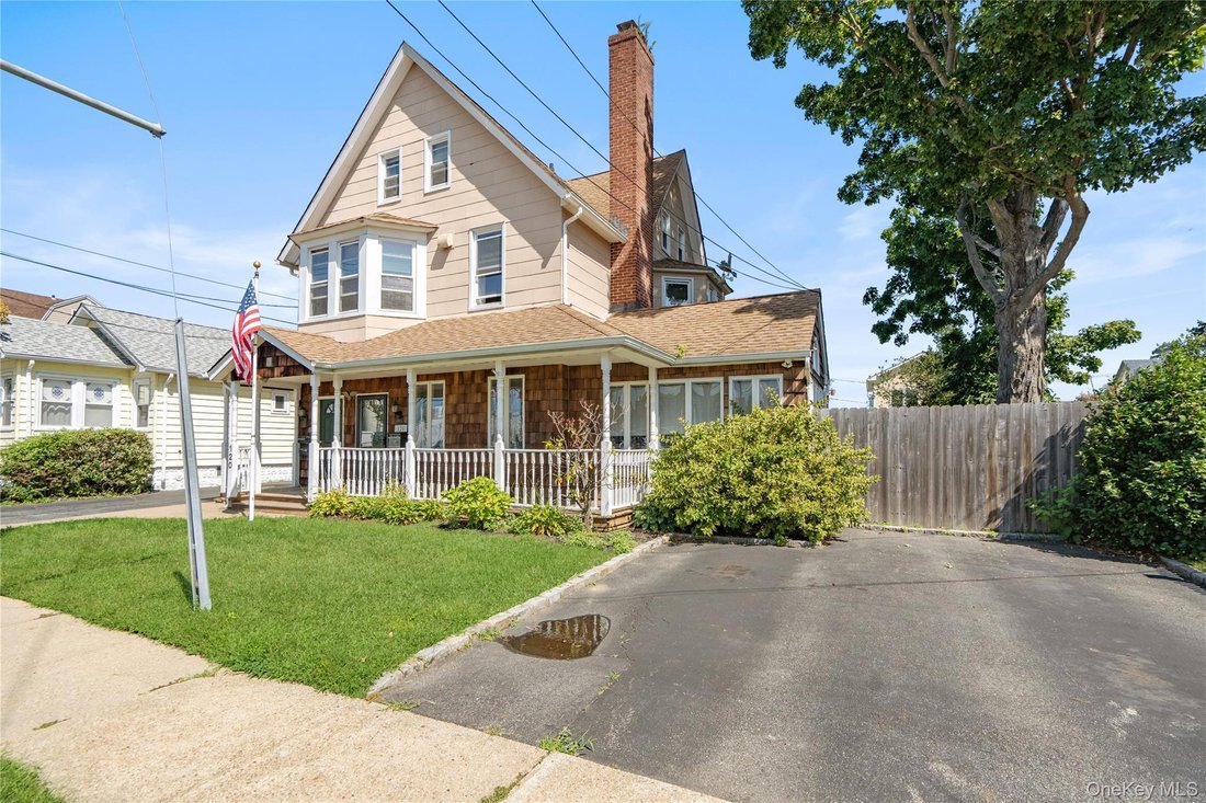 Lindenhurst, New York, United States 4 - 18900881