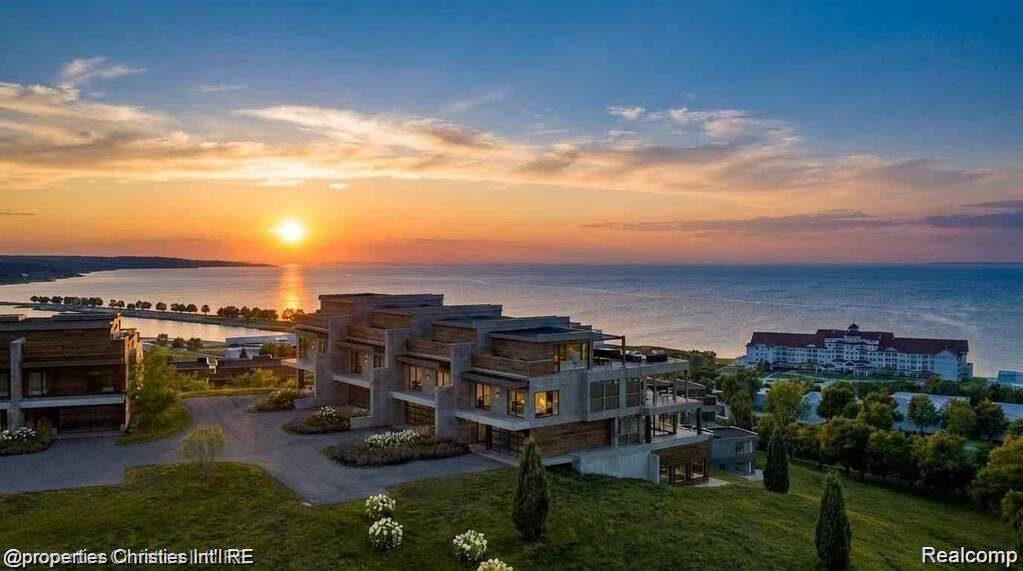 Condo in Petoskey, Michigan, United States 1 - 18156889