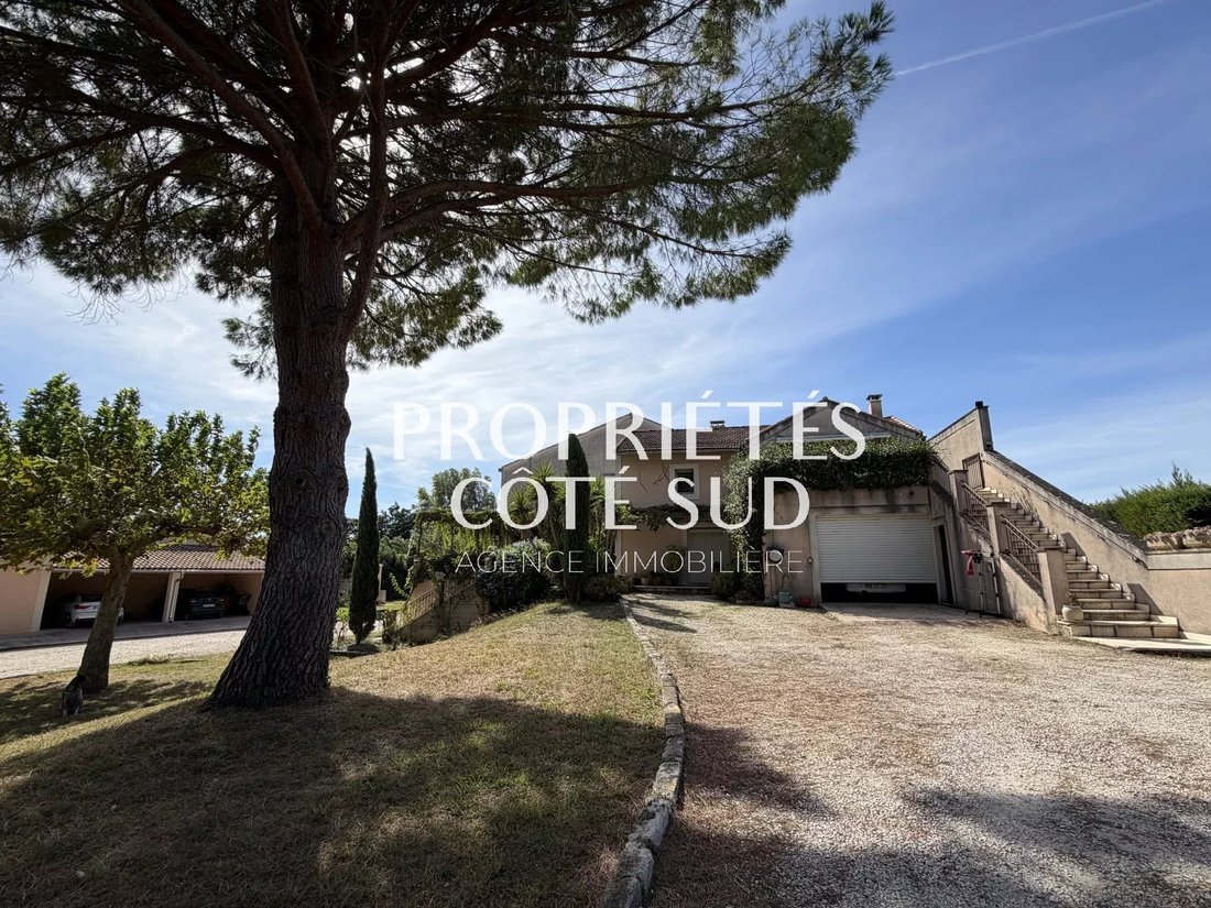Estate in Avignon, Provence-Alpes-Côte d'Azur, France 1 - 16777153