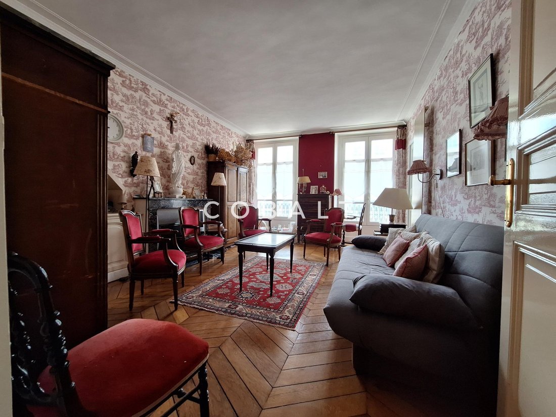 Apartment in Domaine National du Château, Versailles, France 4 - 18897773