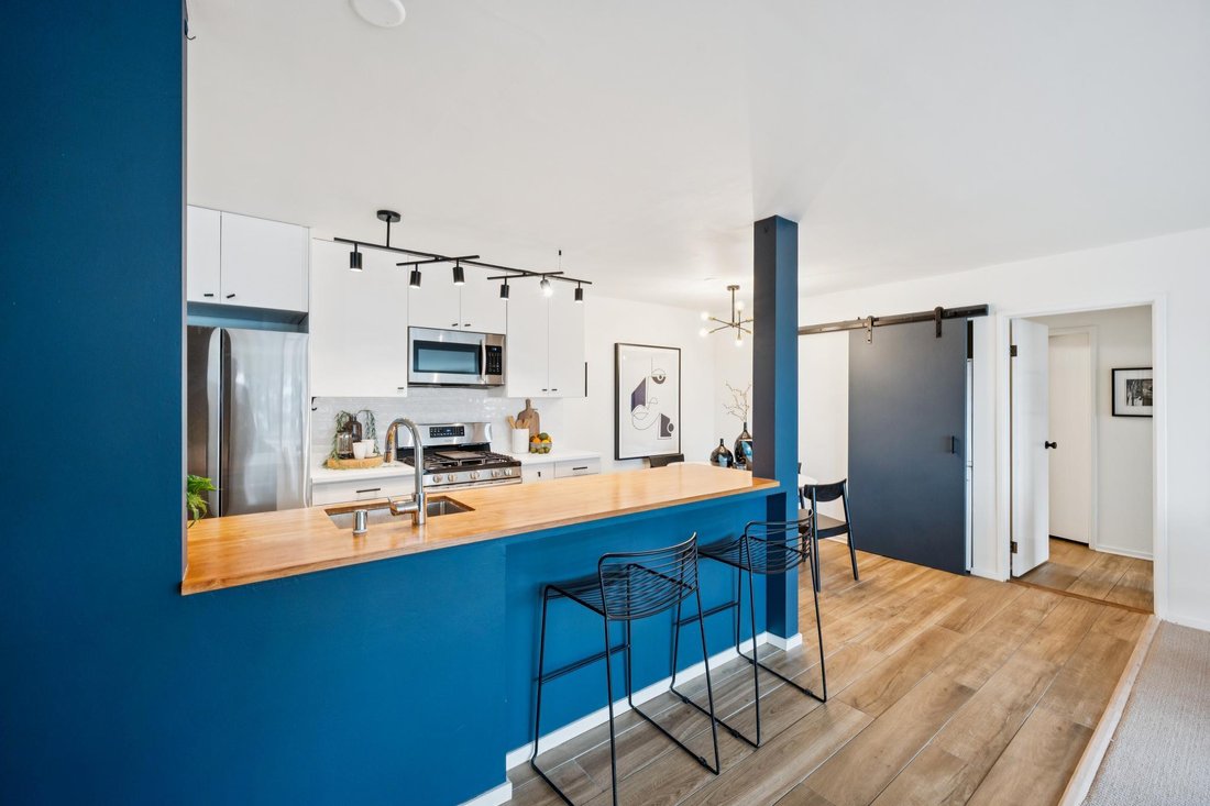 Condo in San Francisco, California, United States 5 - 18902458
