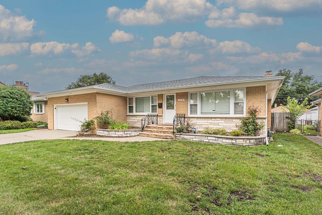 House in Skokie, Illinois, United States 2 - 18900456