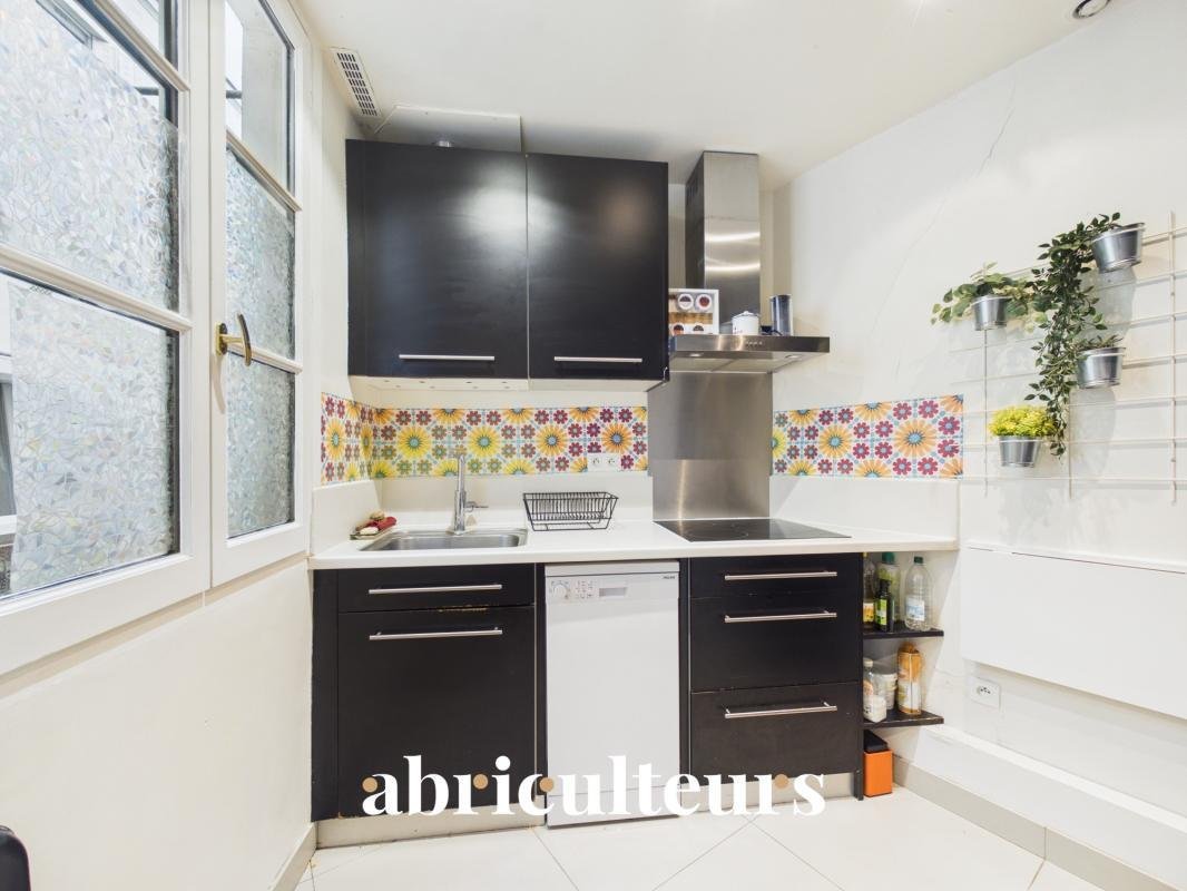 Apartment in Montmartre, Paris 18e Arrondissement, Paris 5 - 18901084