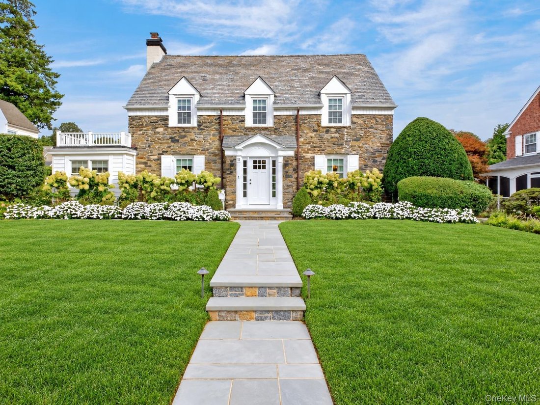 House in Garden City, New York, United States 1 - 18898771