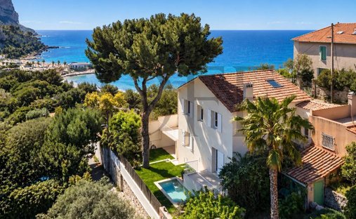 House in Grande Couronne, Cassis, France 1