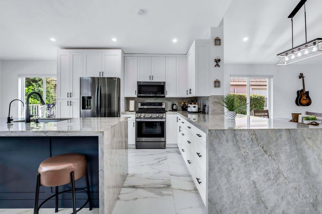 House in Pembroke Pines, Florida, United States 3 - 18900286