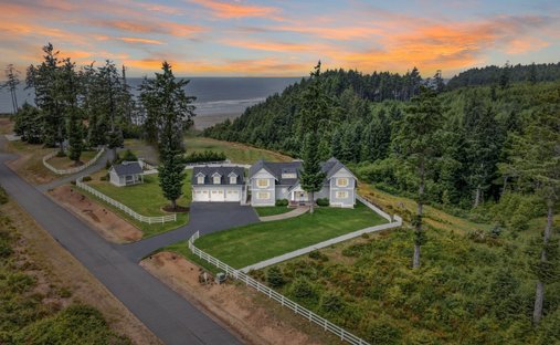 House in Elma, Washington, United States 1