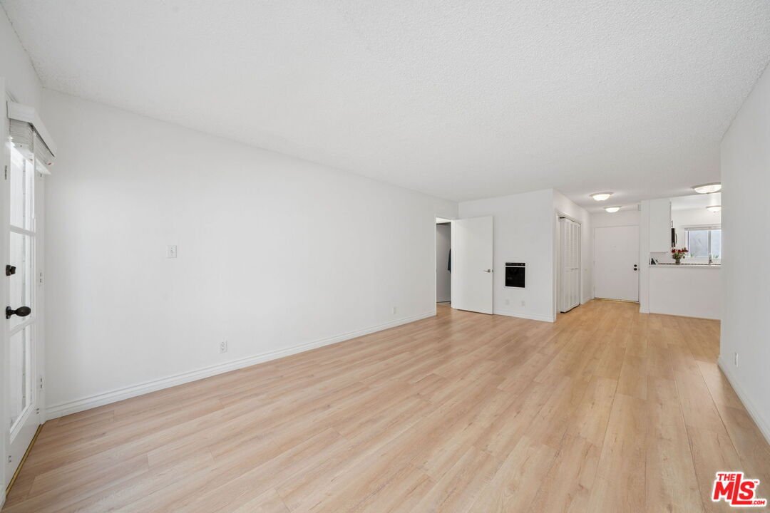 Santa Monica, California, United States 4 - 18900921
