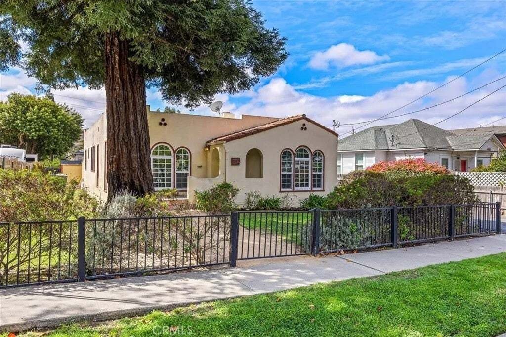 San Luis Obispo, California, United States 1 - 18900232