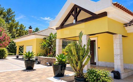 House in Belas, Lisbon, Portugal 1