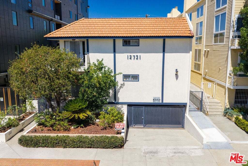 Los Angeles, California, United States 2 - 18899469