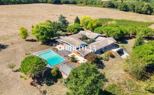 House in Beychac-et-Caillau, Nouvelle-Aquitaine, France 1