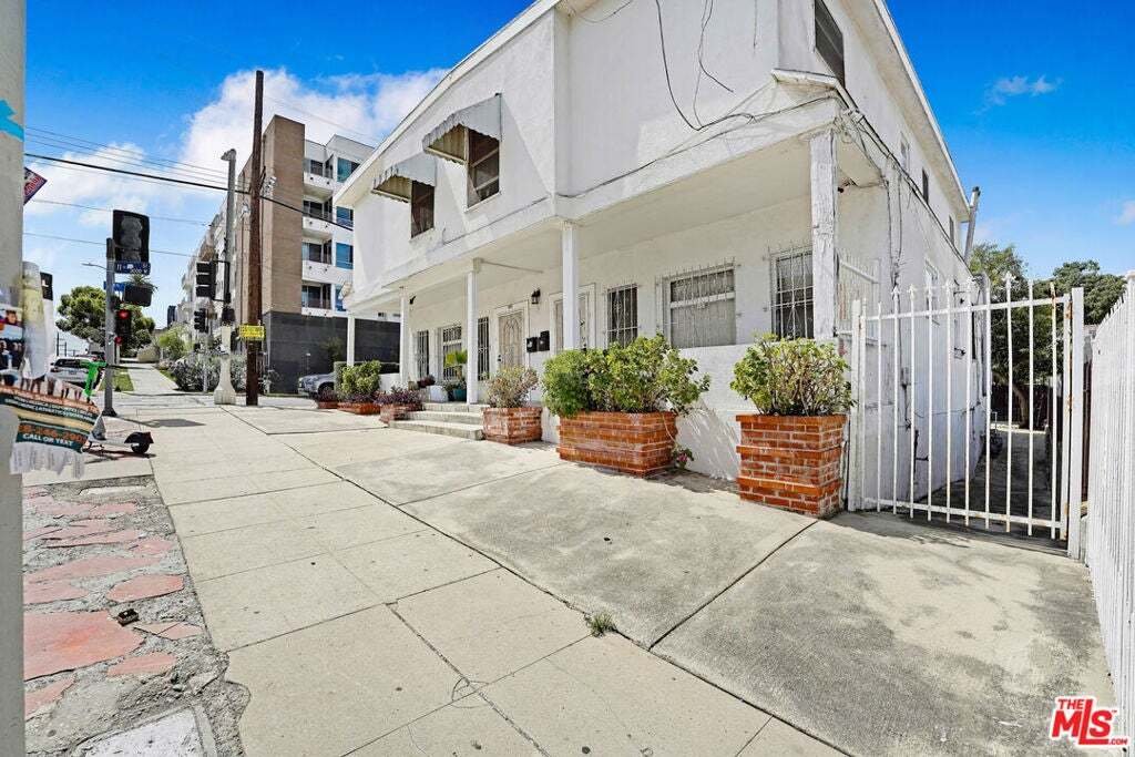 Los Angeles, California, United States 2 - 18899463