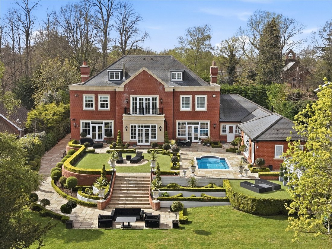 House in Stock, England 5 - 18896799