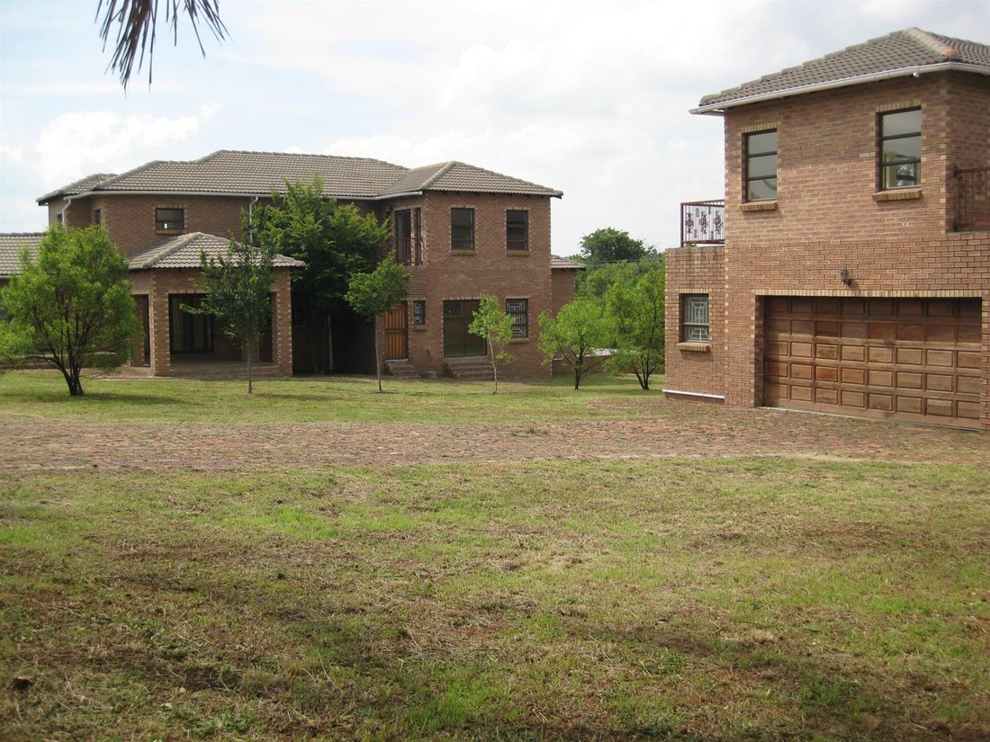 House in Kyalami AH, Gauteng, South Africa 1 - 18900856