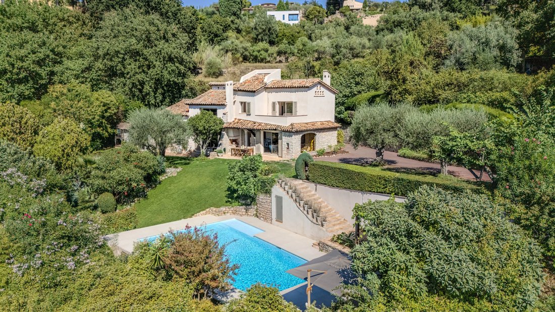 Villa in Mougins, Provence-Alpes-Côte d'Azur, France 1 - 18896267