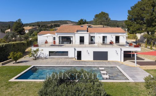 Villa in La Cadiere-d'Azur, Provence-Alpes-Côte d'Azur, France 1